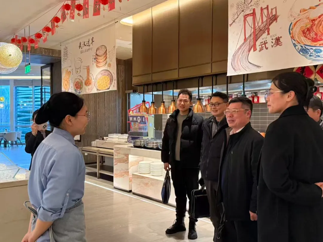 皇冠假日酒店看望在岗学生