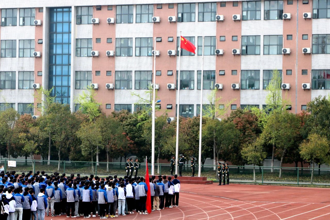 学院举行四月升旗仪式暨国旗下的讲话活动