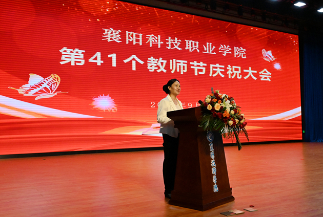 曹校长讲话2.jpg
