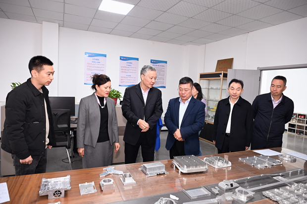 参观美利信公司1