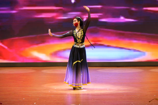 节目10新疆舞《巴郎仔》 节目10新疆舞《巴郎仔》