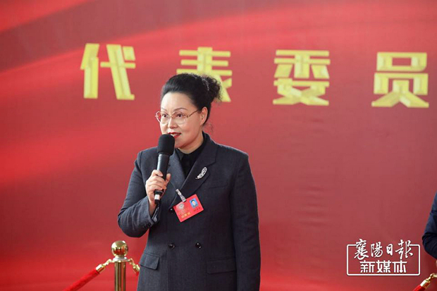 襄阳市政协委员、正高职高级讲师     经济与管理学院学科带头人  李鄂_副本.jpg